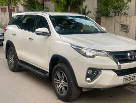 FORTUNER 2017 AUTOMATIC 4x2 WHITE COLOUR